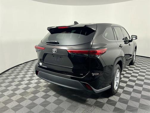 2020 Toyota Highlander LE