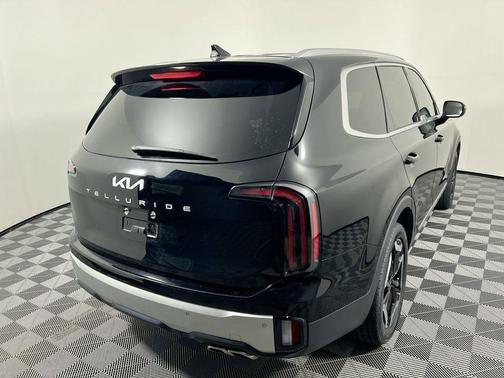 Ebony Black 2024 Kia Telluride EX