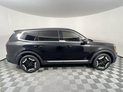 Ebony Black 2024 Kia Telluride EX