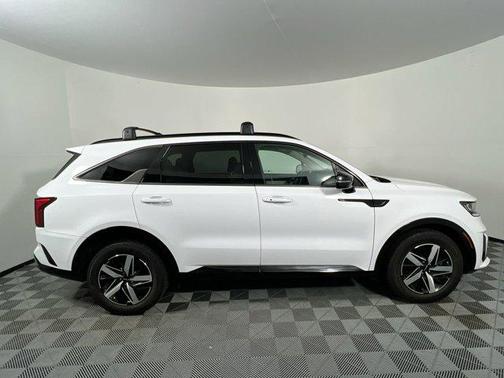 Glacial White Pearl 2022 Kia Sorento S