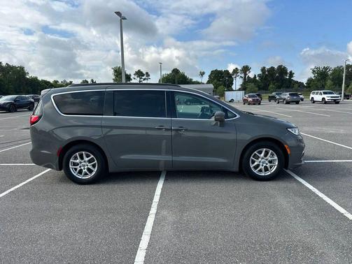 Ceramic Gray Clearcoat 2022 Chrysler Pacifica Touring L