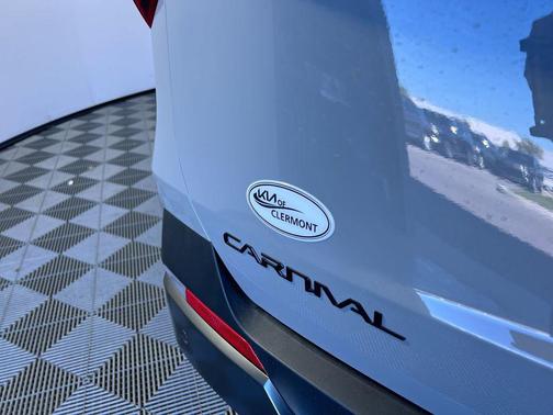 Ceramic Silver 2026 Kia Carnival SX Prestige