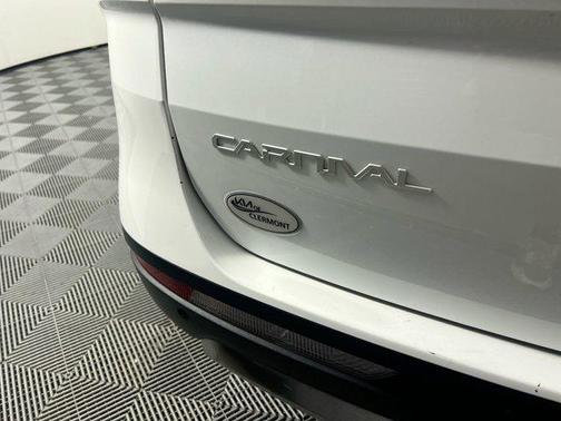 2024 Kia Carnival SX