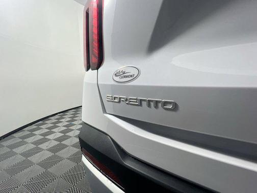 2025 Kia Sorento LX
