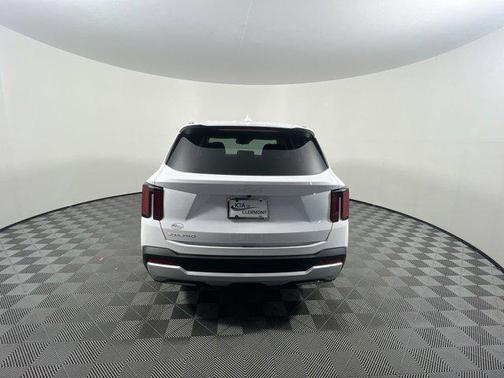 2025 Kia Sorento LX