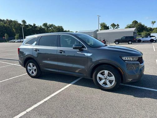 Gravity Grey 2022 Kia Sorento LX