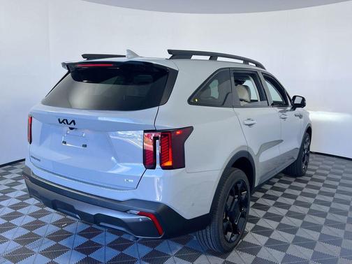 Wolf Gray 2026 Kia Sorento SX