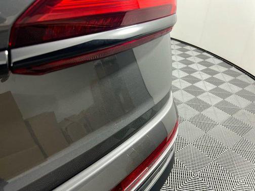 2025 Audi Q7 45 Premium Plus