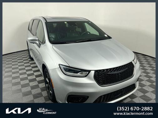 Silver Mist Clearcoat 2022 Chrysler Pacifica Hybrid Limited