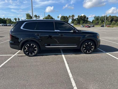 Ebony Black 2024 Kia Telluride SX