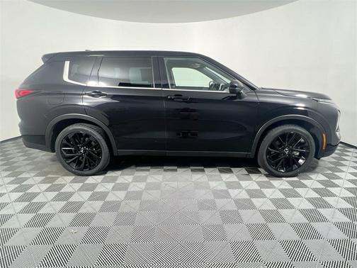 2023 Mitsubishi Outlander SE Black Edition 2WD