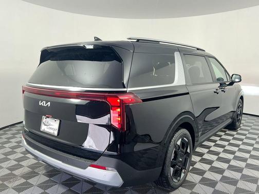 Aurora Black Pearl 2026 Kia Carnival EX