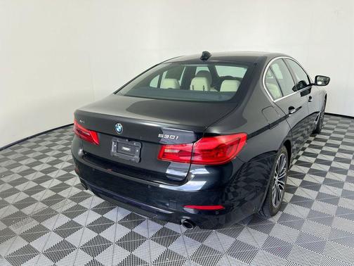 Black Sapphire Metallic 2017 BMW 530 xDrive