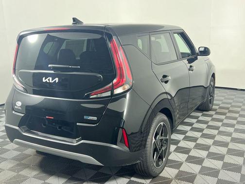 Fusion Black 2025 Kia Soul EX