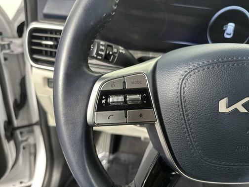 Glacial White Pearl 2024 Kia Telluride SX