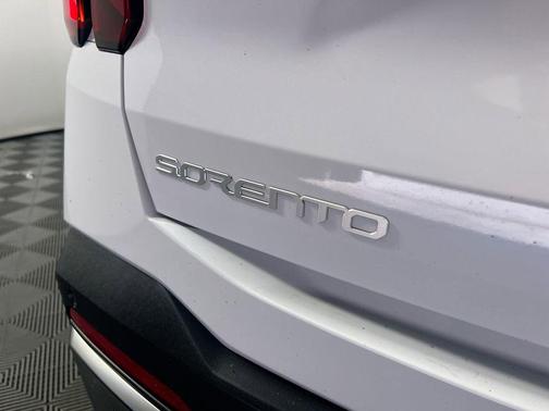 Glacial White Pearl 2026 Kia Sorento SX