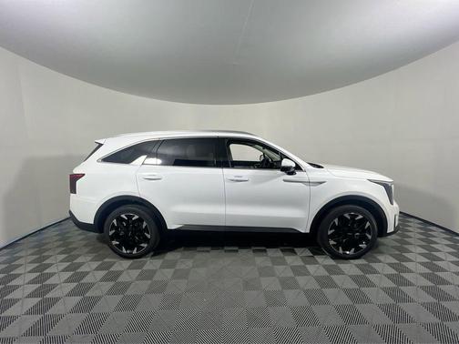 Glacial White Pearl 2026 Kia Sorento SX