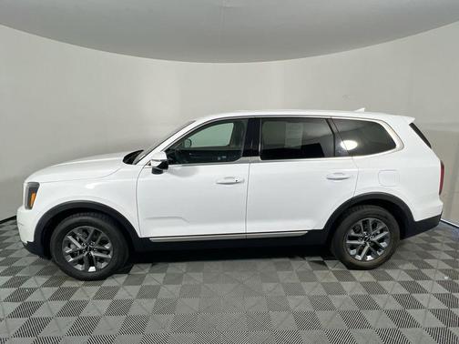 Glacial White Pearl 2023 Kia Telluride LX