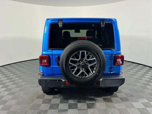 2024 Jeep Wrangler 4-Door Sahara 4x4