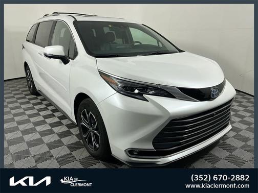 2025 Toyota Sienna Platinum