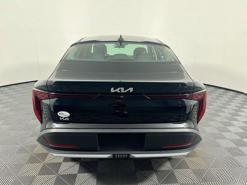 Aurora Black Pearl 2026 Kia K4 LX