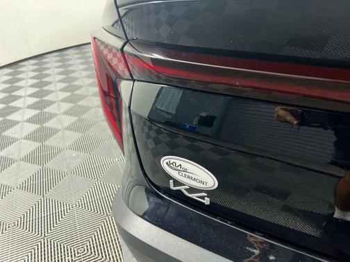 Aurora Black Pearl 2026 Kia K4 LX