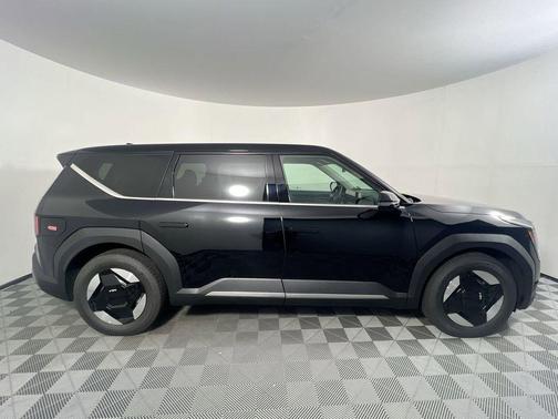 Ebony Black 2026 Kia EV9 Light Long Range