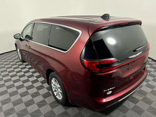 Velvet Red Pearlcoat 2023 Chrysler Pacifica Touring L