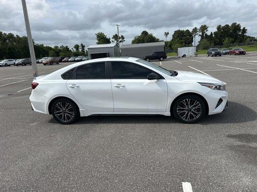 Snow White Pearl 2024 Kia Forte GT-Line
