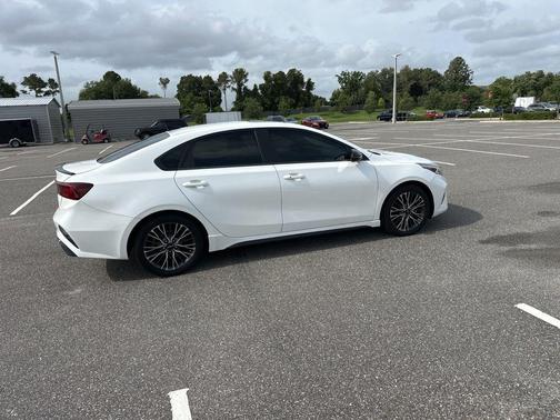 Snow White Pearl 2024 Kia Forte GT-Line
