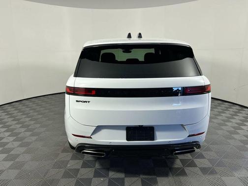 2024 Land Rover Range Rover Sport SE
