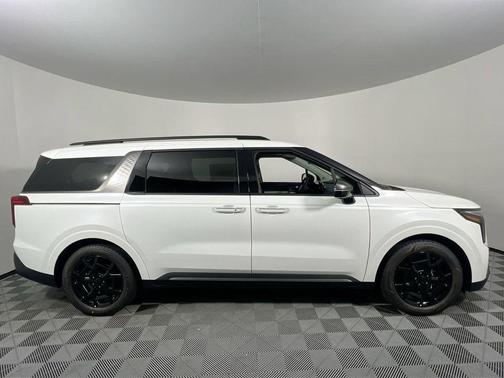 Snow White Pearl 2026 Kia Carnival Hybrid SX