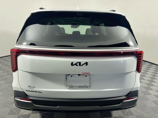 Snow White Pearl 2026 Kia Carnival Hybrid SX