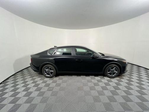 Aurora Black Pearl 2026 Kia K4 LXS