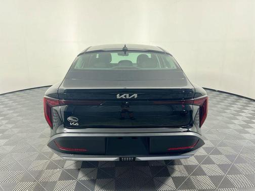 Aurora Black Pearl 2026 Kia K4 LXS