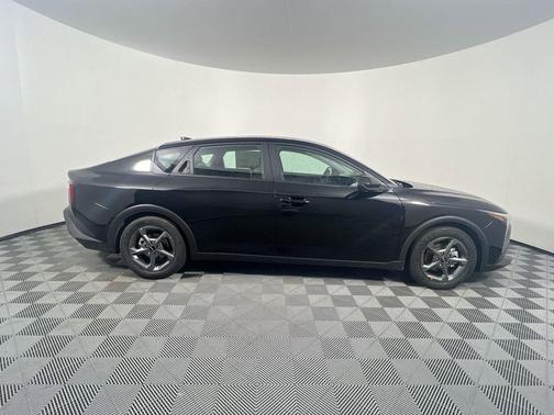 Aurora Black Pearl 2026 Kia K4 LXS