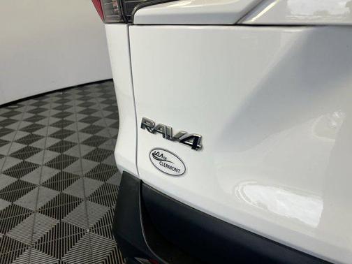 2020 Toyota RAV4 LE
