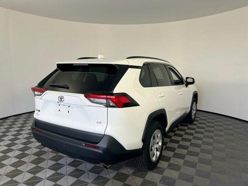 2020 Toyota RAV4 LE