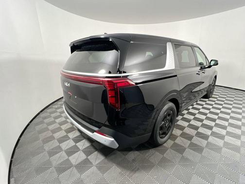 Aurora Black Pearl 2026 Kia Carnival LXS