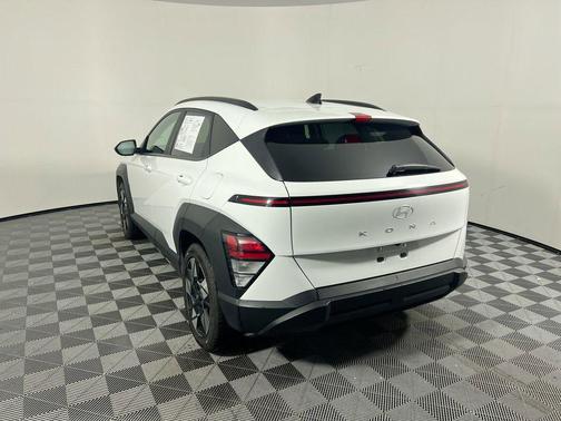 Atlas White 2024 Hyundai KONA SEL