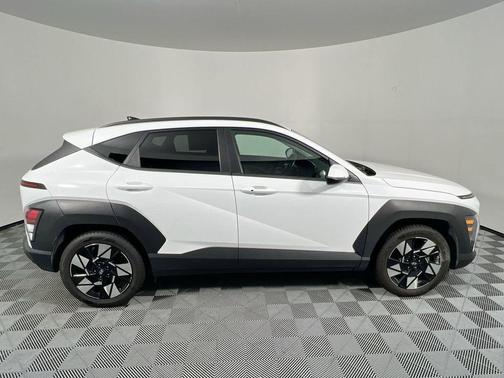 Atlas White 2024 Hyundai KONA SEL