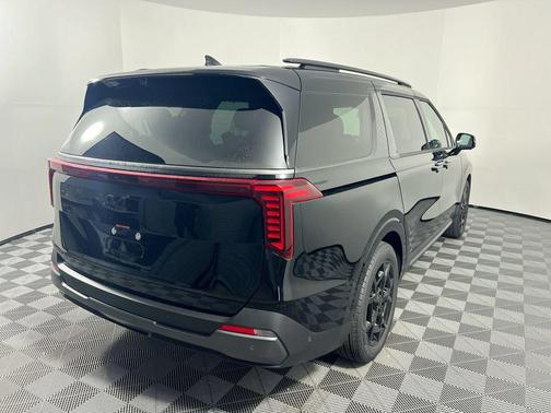 Aurora Black Pearl 2027 Kia Carnival Hybrid SX