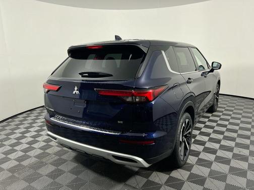 Cosmic Blue Metallic 2024 Mitsubishi Outlander SE