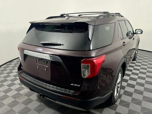 Jewel Red Metallic Tinted Clearcoat 2022 Ford Explorer XLT