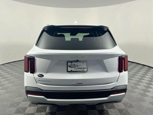 Glacial White Pearl 2026 Kia Sorento LX