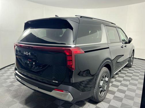 Aurora Black Pearl 2026 Kia Carnival Hybrid SX