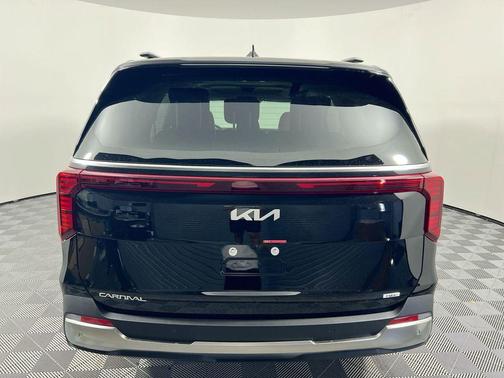 Aurora Black Pearl 2026 Kia Carnival Hybrid SX