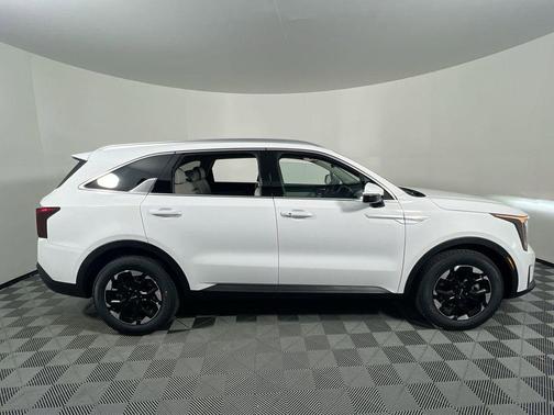 Glacial White Pearl 2026 Kia Sorento S