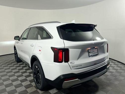 Glacial White Pearl 2026 Kia Sorento S