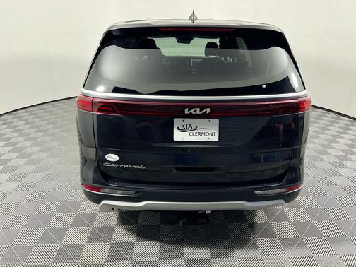 2022 Kia Carnival LX